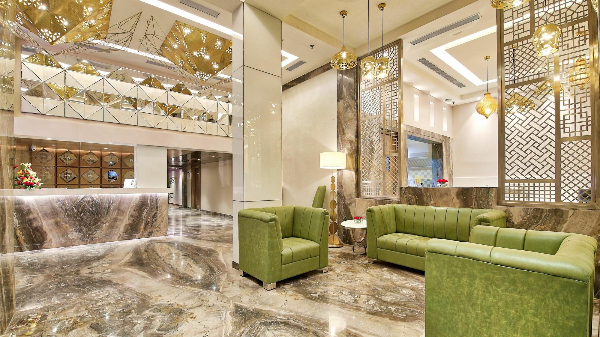 Отель Golden Tulip Essential Джапур Экстерьер фото